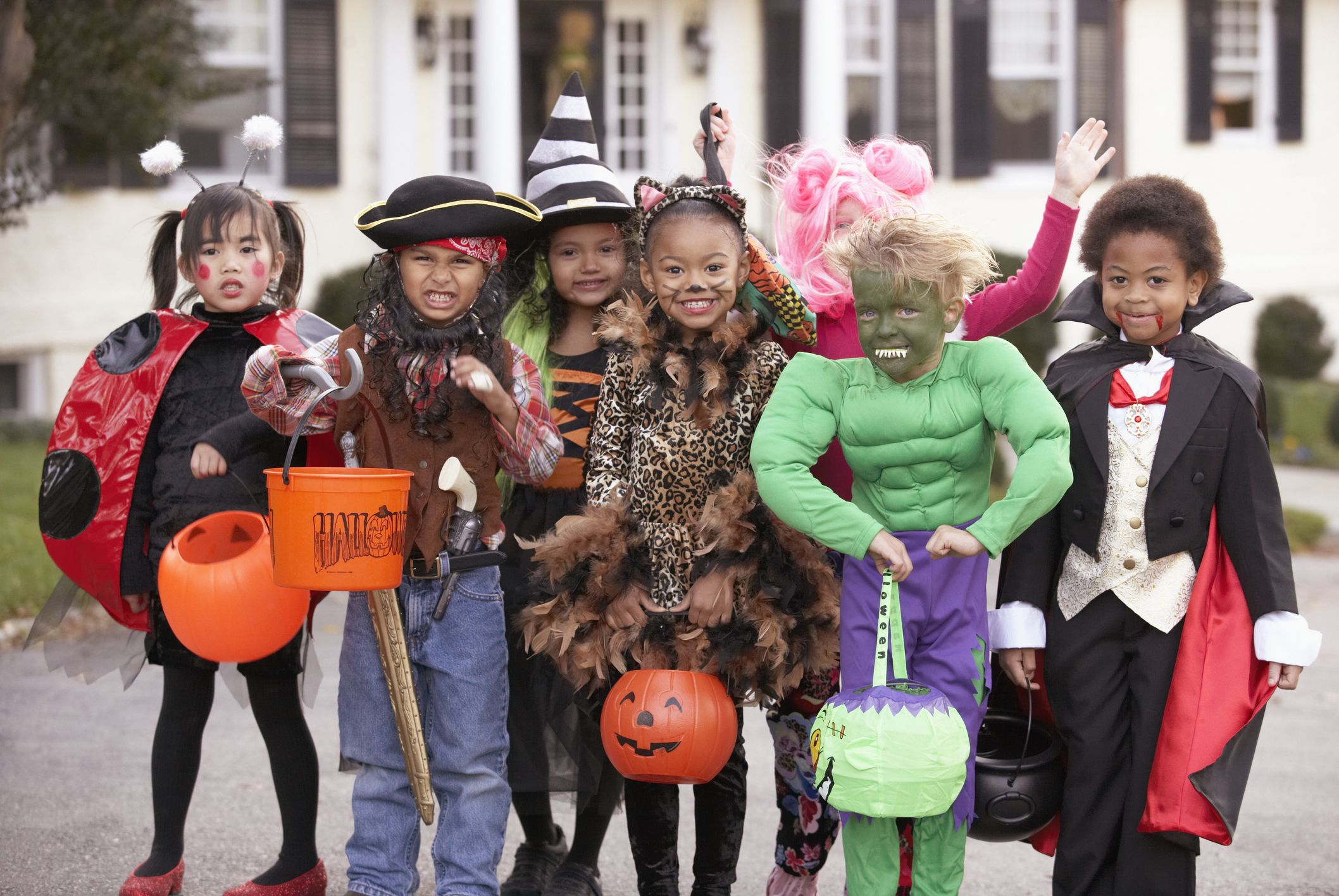 Front Page 22 Front Page -Fancydress Shop kids wearing halloween costumes 1592512839